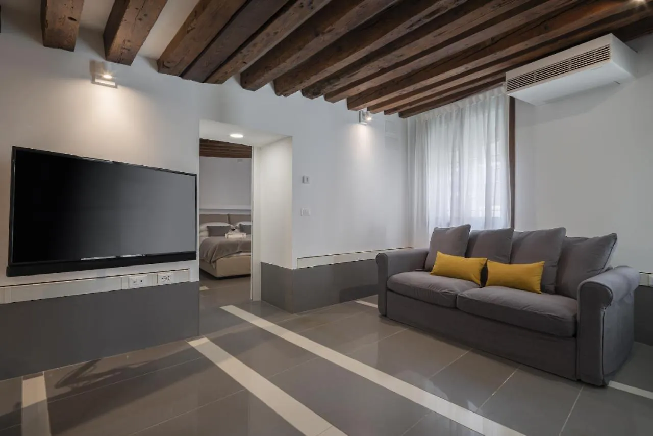 Apartment Venetian Canal View