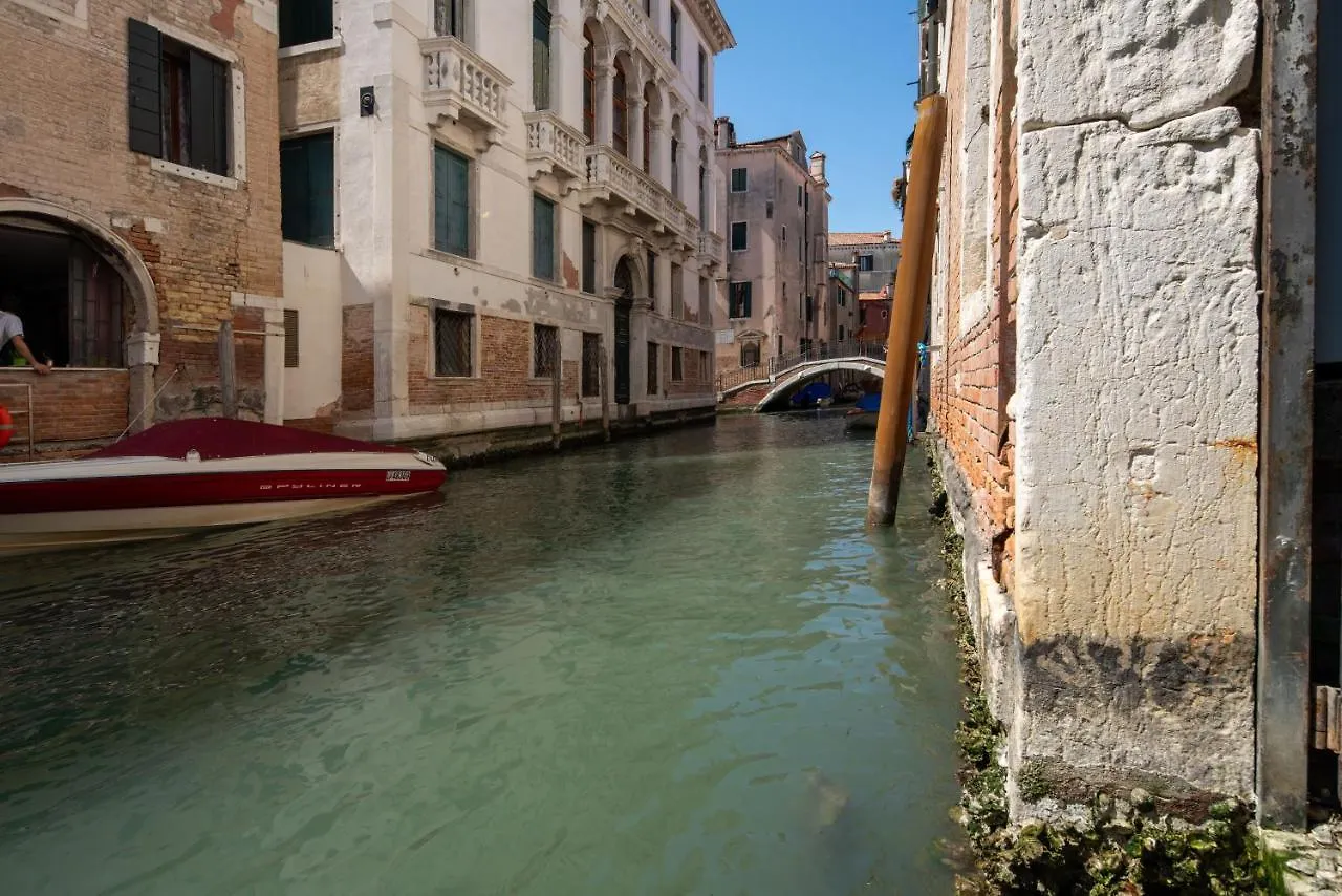 Venetian Canal View Apartment Venice